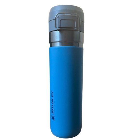 Stanley Classic Trigger-Action Travel Mug – 24oz / 709ml – Blue - Picture 3 of 8